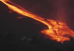 La Palma'da yanardağın püskürttüğü lavlar 10 günde Atlas Okyanusu'na ulaştı