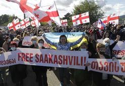 Gürcistan'da tutuklu eski Cumhurbaşkanı Saakaşvili'ye destek gösterisi