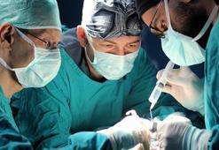 2 yaşındaki İlyas, ilk kez biyonik kulakla duydu!