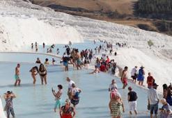 Pamukkale'yi 9 ayda 1 milyondan fazla turist gezdi