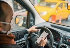 8 milyon araç denetlendi; 125 bin sürücüye telefonla konuşmaktan ceza kesildi
