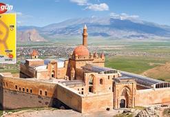 Ağrı Dağı ve bir Kırgız köyü