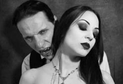 'Vampirim' diyen kadın ne kadar inandırıcı?