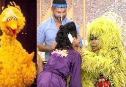 Bülent Ersoy 'Minik Kuş' kostümüyle 'Kurabiye Canavarı'nı solladı