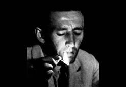 Orhan Veli Kanık: Bir garip Orhan Veli'yim...Tarifsiz kederler içindeyim...