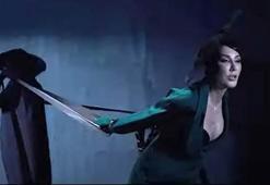 Hande Yener 'Aşk Sandım' videosuyla 'Carpe Diem'i parlattı