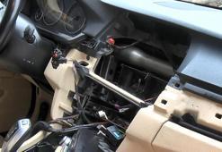 Esenyurt'ta otomobilden parça hırsızlığı kamerada