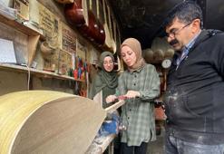 Aşıklar kenti Sivas’ta bağlama üretimine kadın eli değdi