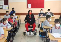 3 üniversite değiştiren engelli öğretmen Serap: Cehaletle savaşıyorum