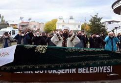 Gazeteci Sefa Özkaya, İzmir'de son yolculuğuna uğurlandı