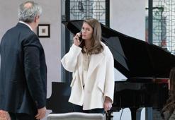 Perşembenin galibi yine 'Camdaki Kız' oldu