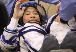 Japon milyarder Maezawa'nın uzay yolculuğu başladı