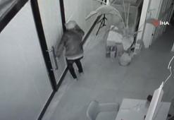 Kadıköy’de 3 farklı iş yerinde yaşanan hırsızlık kamerada