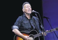 Bütün albümlerini 500 milyon dolara sattı