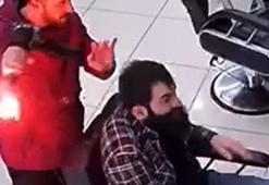 Kuaförün elindeki fön makinesi bir anda alev aldı