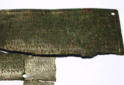 Perre Antik Kenti'nde 1898 yıl öncesine ait bronz askeri diploma bulundu