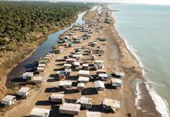 Caretta caretta kumsalı kaçak barakayla doldu