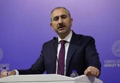 Bakan Gül: Binaya 'hukuk fakültesi' tabelası asılması onu hukuk fakültesi yapmaz