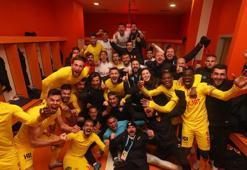 Göztepe sol şeritte gidiyor