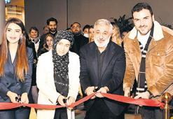 Açılışta ünlüler geçidi