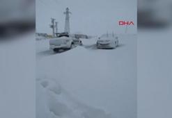 Saklıkent'te park halindeki araçlar kara gömüldü