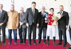 Hipodromda Karşıyaka rüzgarı