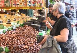 Eminönü'nde ramazan hareketliliği! En büyük ilgi hurmaya oldu
