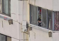 Çin'de halk isyan etti! Koronavirüs karantinasına 'çığlıklı' tepki