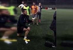 Halı sahada evlilik teklifi!