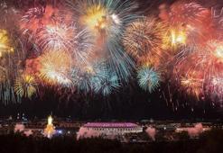 Rusya’daki Zafer Günü kutlamaları havai fişek gösterileriyle tamamlandı