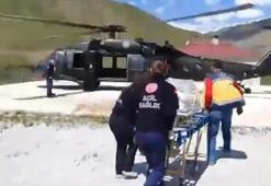 Hayati tehlikesi bulunan bebeğe polis helikopteriyle sevk