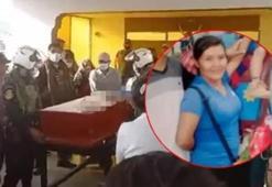 Cenazede şoke eden olay! Duysunlar diye tabuta vurdu