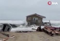 Yazlık ev dalgalara kapıldı!