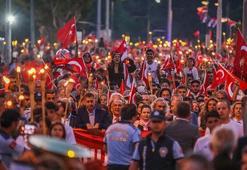 Antalya'dan renkli görüntüler! Binlerce kişi fener alayında yürüdü