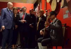 Efsane sanatçıların aileleriyle sergi gezdi