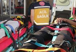 Liseli gençler otomobilin altında kalıp yaralandı