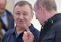 Putin'i iktidara getiren Kremlin danışmanı istifa etti