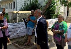 Adalar Belediyesi önünde hayvanseverlerden eylem