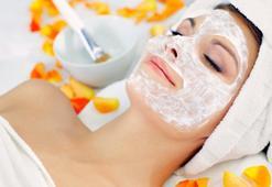 Güneşten yıpranan cilt için 'keten tohumu, gül suyu, tarçın ve yoğurt' maskesi