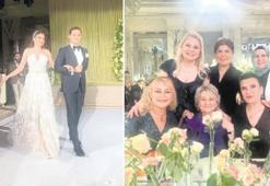 Dostları buluşturan düğün