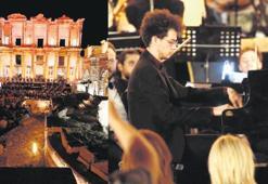 30’uncu yaşını Efes Antik Kenti’nde kutladı