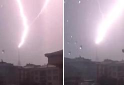 Çamlıca Radyo-TV Kulesi’ne yıldırım düştüğü anlar kamerada