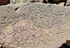 Defineciler 4 bin 58 metredeki tarihi mezarlığa dadandı