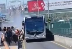 Üsküdar'da metrobüsten dumanlar yükseldi, yolcular tahliye edildi