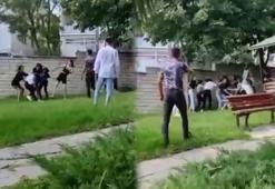 Akılalmaz anlar! Kız kavgası meydan dayağına döndü