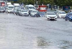 Ankara'da fırtına ve sağanak hayatı felç etti