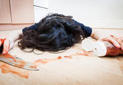 Ketçapla cinayet süsü! Öldürmek için gittikleri partide arkadaş oldular