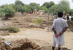 Sel felaketi: 2 ayda 777 kişi öldü, 300 bin kişi evsiz kaldı