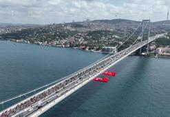15 Temmuz Şehitler Köprüsü'nde dikkat çeken kare! Görsel şölen oluşturdu