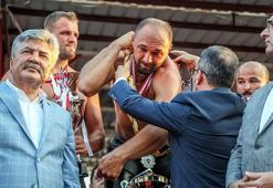 Elmalı’da altın kemer Ali Gürbüz’ün oldu